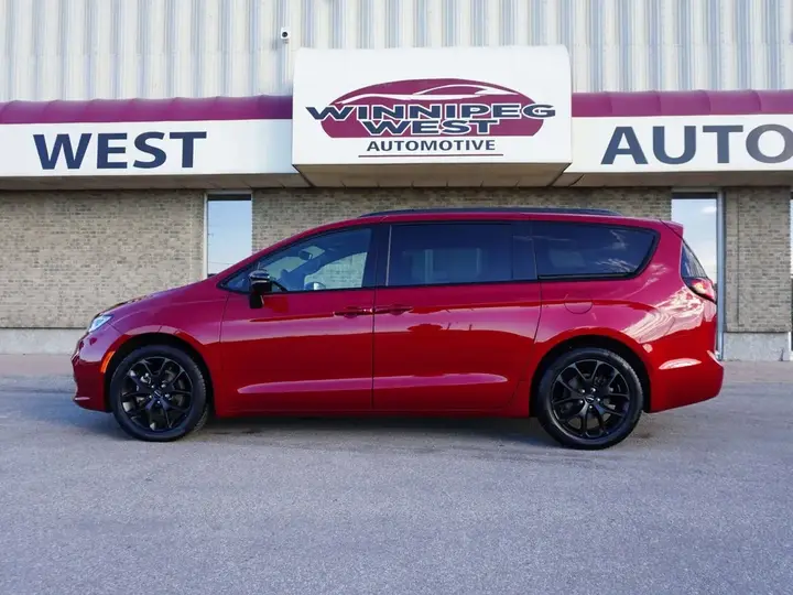 Chrysler Pacifica 2024 photo 3