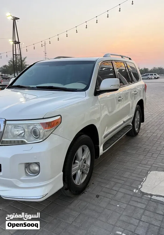Toyota Land Cruiser 2013 photo 2