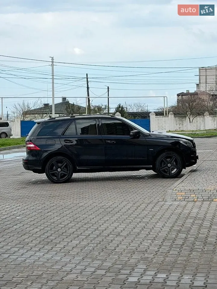 Mercedes-Benz M-Class 2012 photo 2