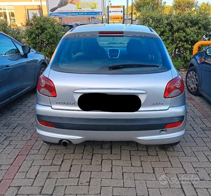 Peugeot 206 2011 photo 2