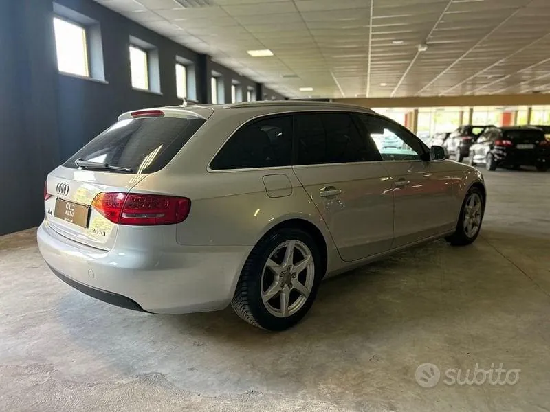 Audi A4 2011 photo 4