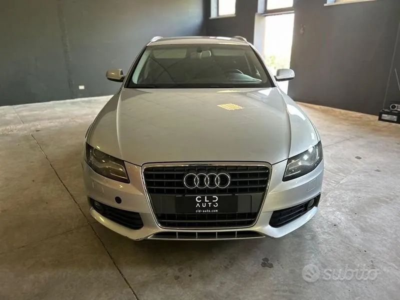 Audi A4 2011 photo 2