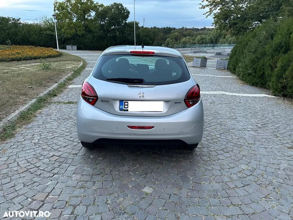 Peugeot 208 2018 photo 5