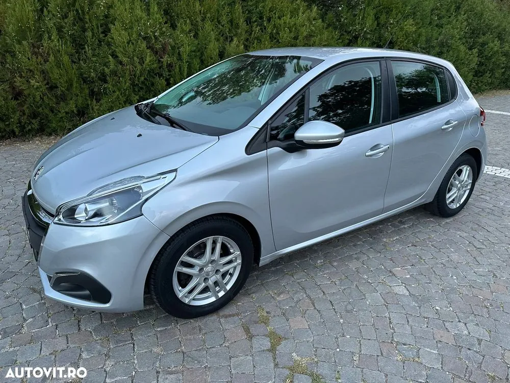 Peugeot 208 2018 photo 3