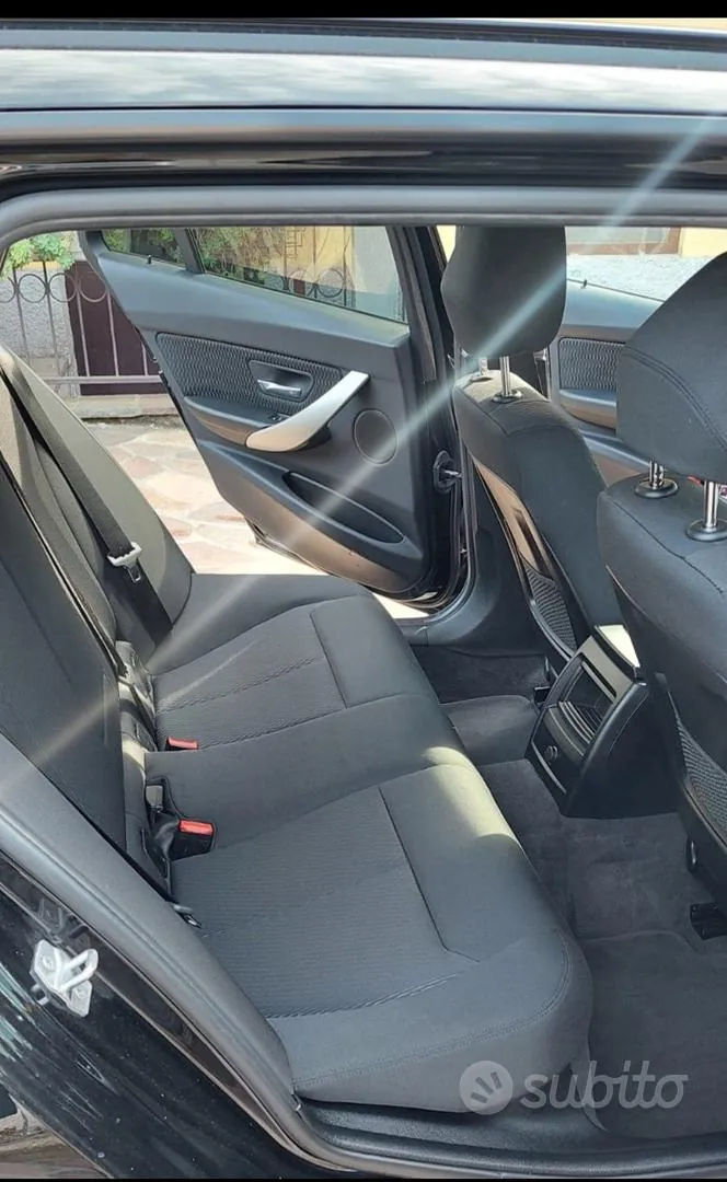 BMW 3 Series 2019 photo 4