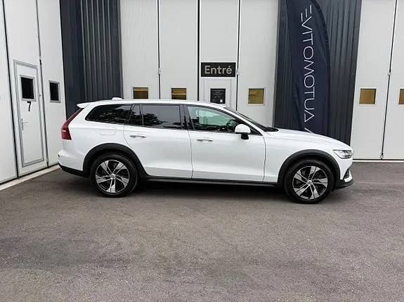 Volvo V60 Cross Country 2022 photo 2