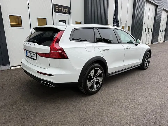 Volvo V60 Cross Country 2022 photo 3