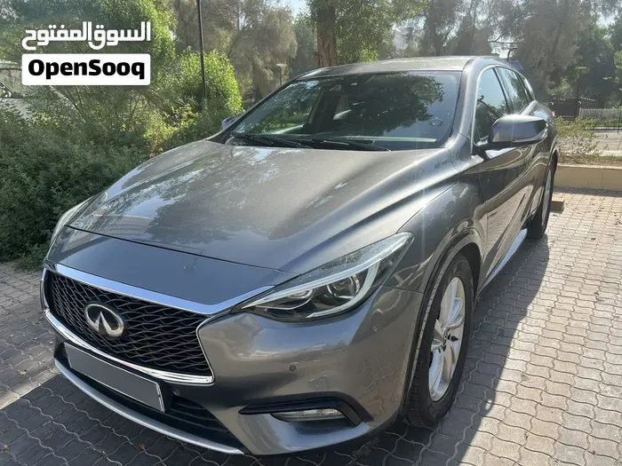 Infiniti Q30