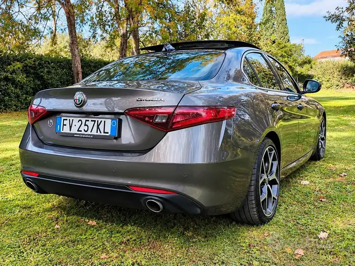 Alfa Romeo Giulia 2019 photo 3