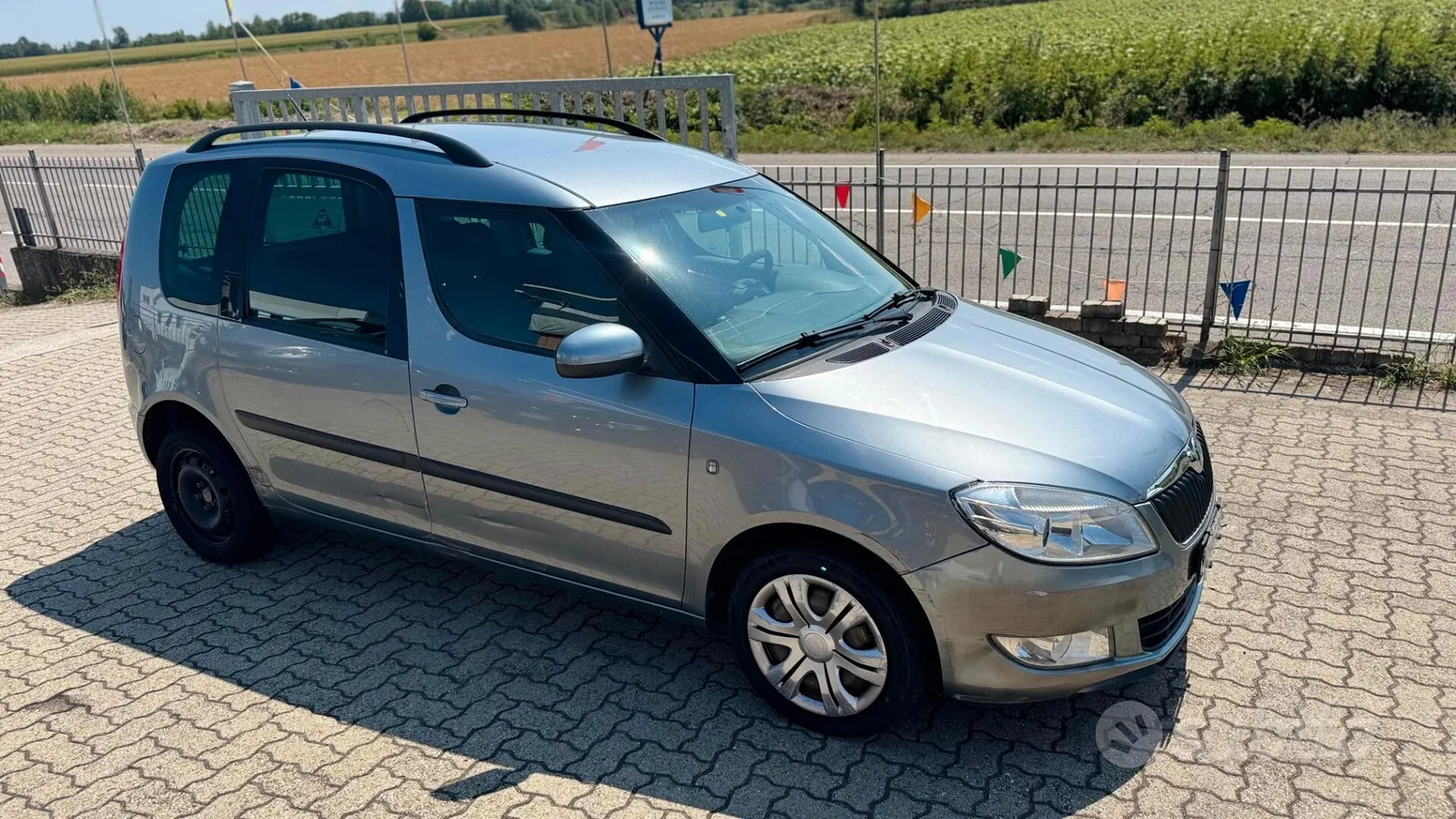 Skoda Roomster 2011 photo 2