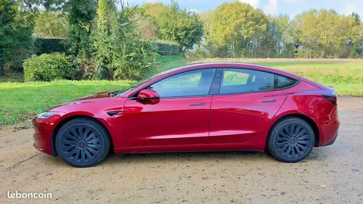 Tesla Model 3 2024 photo 2