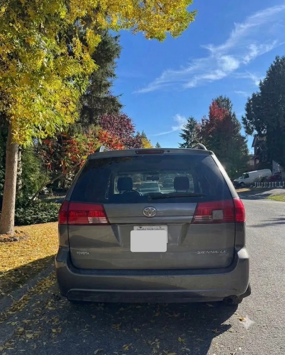 Toyota Sienna 2004 photo 4