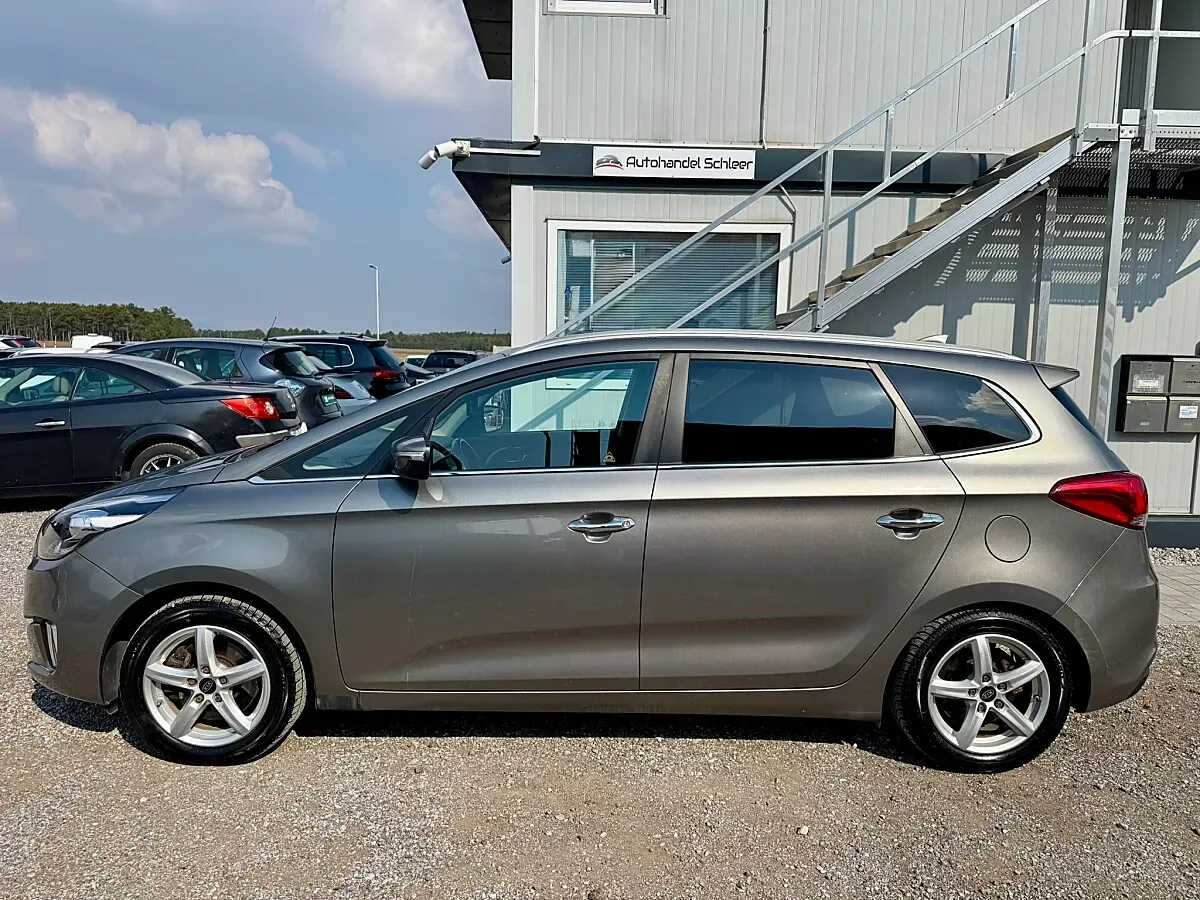 Kia Carens 2016 photo 2