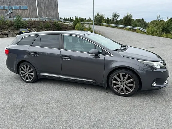 Toyota Avensis 2012 photo 4