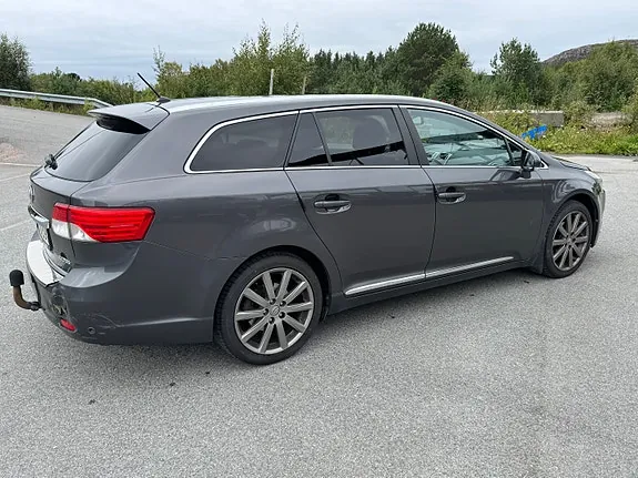 Toyota Avensis 2012 photo 3