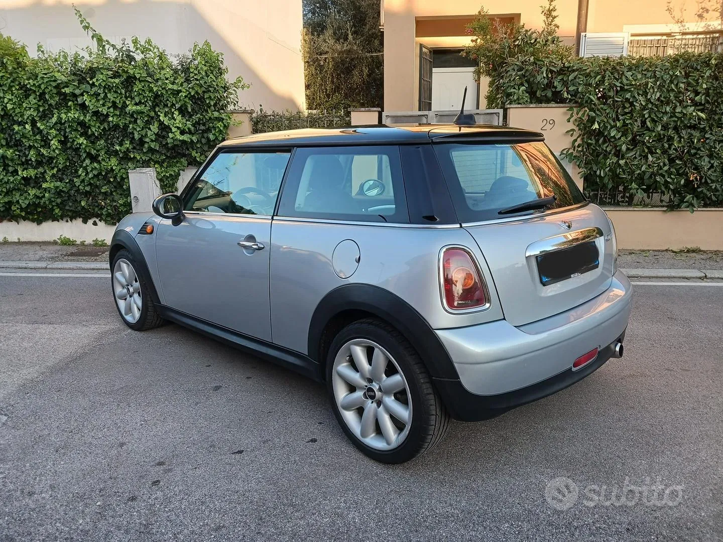 Mini Mini Cooper 2010 photo 2