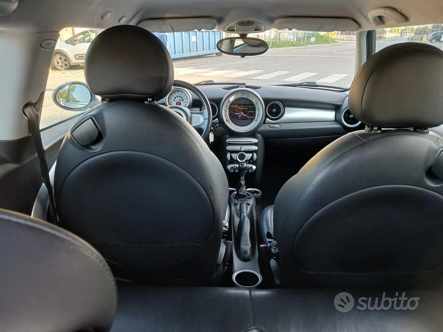 Mini Mini Cooper 2010 photo 4