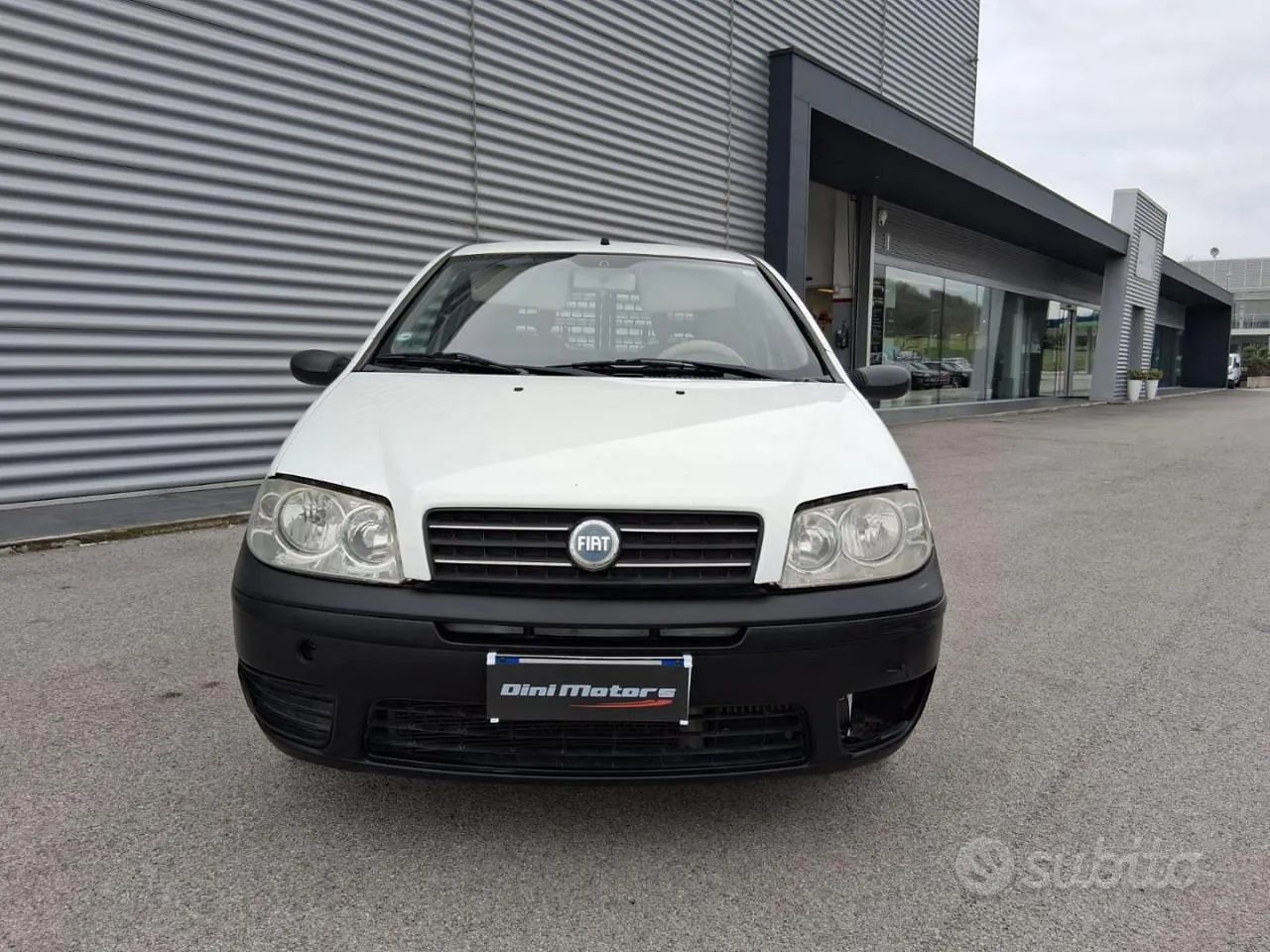 Fiat Punto 2004 photo 2