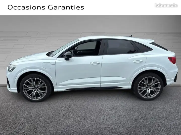 Audi Q3 2023 photo 2
