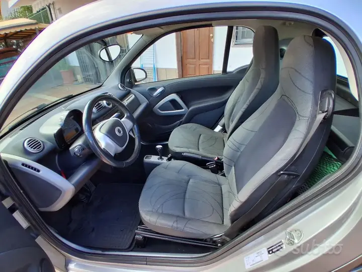Smart Fortwo 2011 photo 3