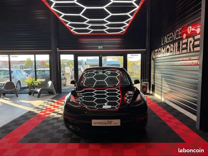 Tesla Model 3 2023 photo 4