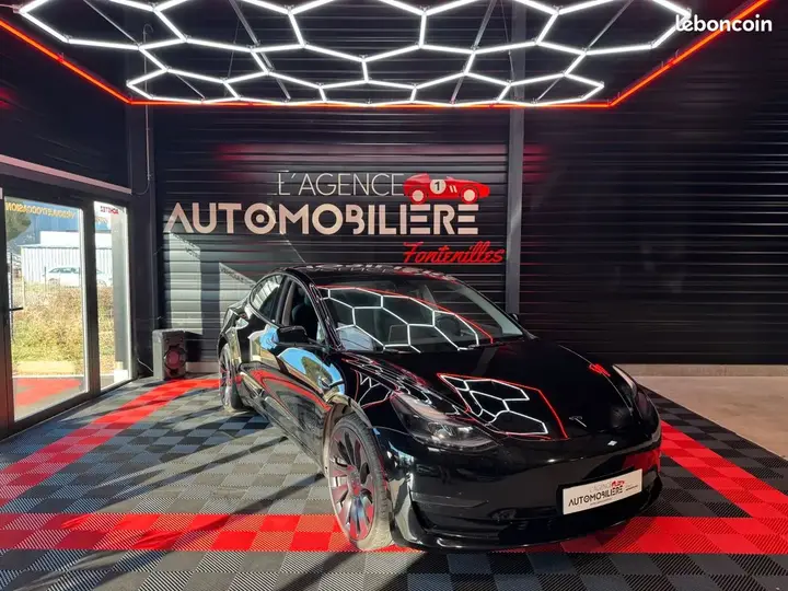 Tesla Model 3 2023 photo 2