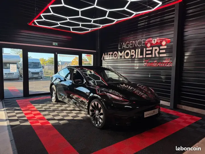 Tesla Model 3 2023 photo 3