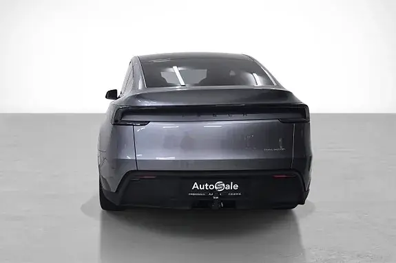 Tesla Model Y 2025 photo 5