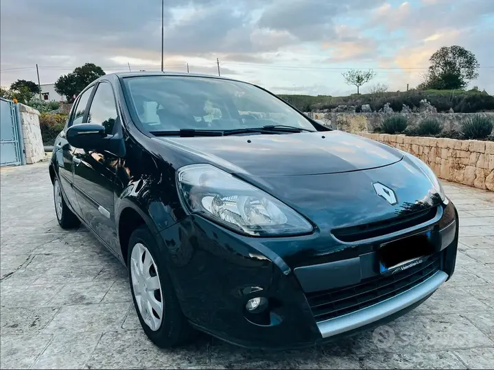 Renault Clio 2010 photo 2