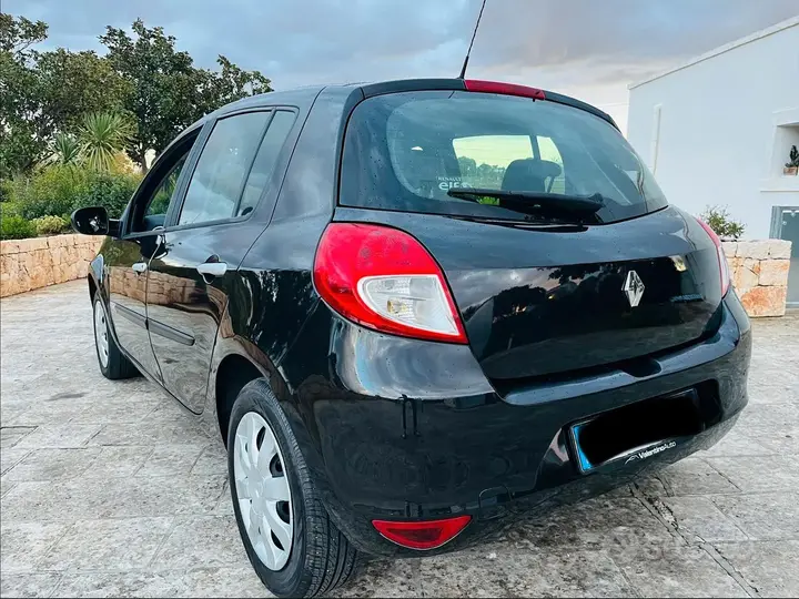 Renault Clio 2010 photo 4