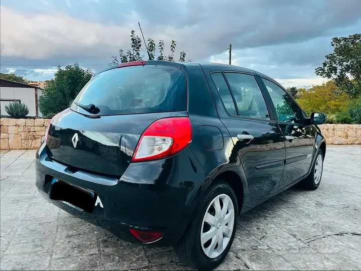 Renault Clio 2010 photo 3
