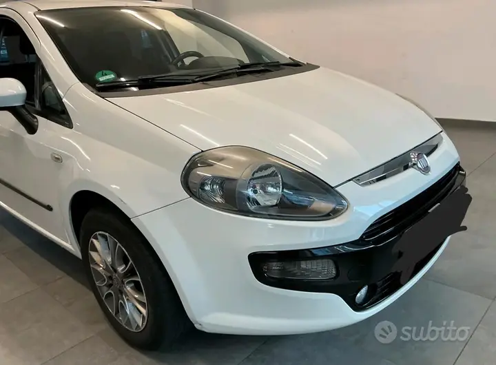 Fiat Punto Evo 2011 photo 2