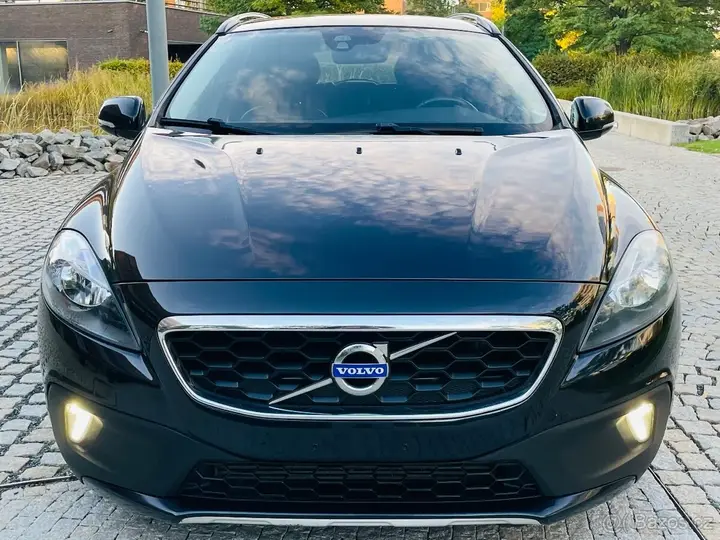 Volvo V40 2025 photo 3