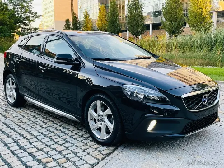 Volvo V40 2025 photo 5