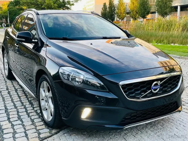 Volvo V40 2025 photo 4