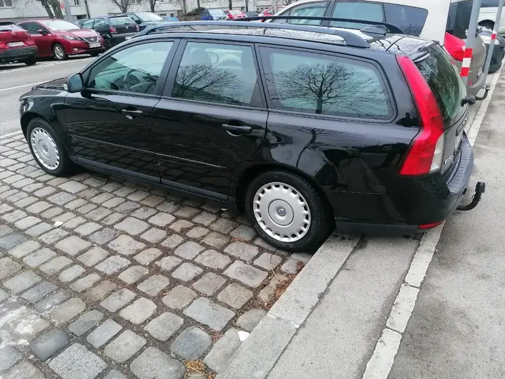 Volvo V50 2010 photo 2
