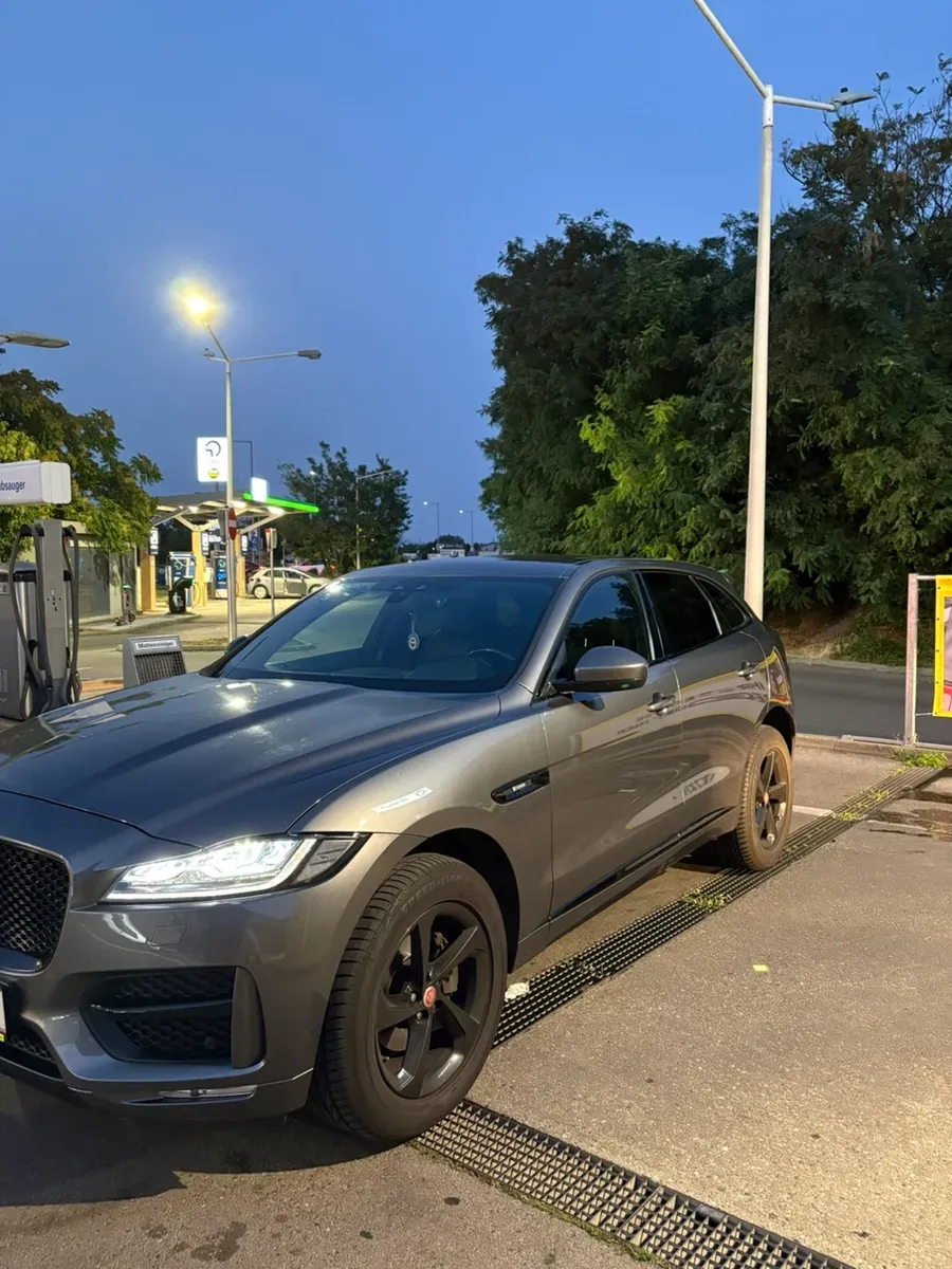 Jaguar F-Pace 2018 photo 2