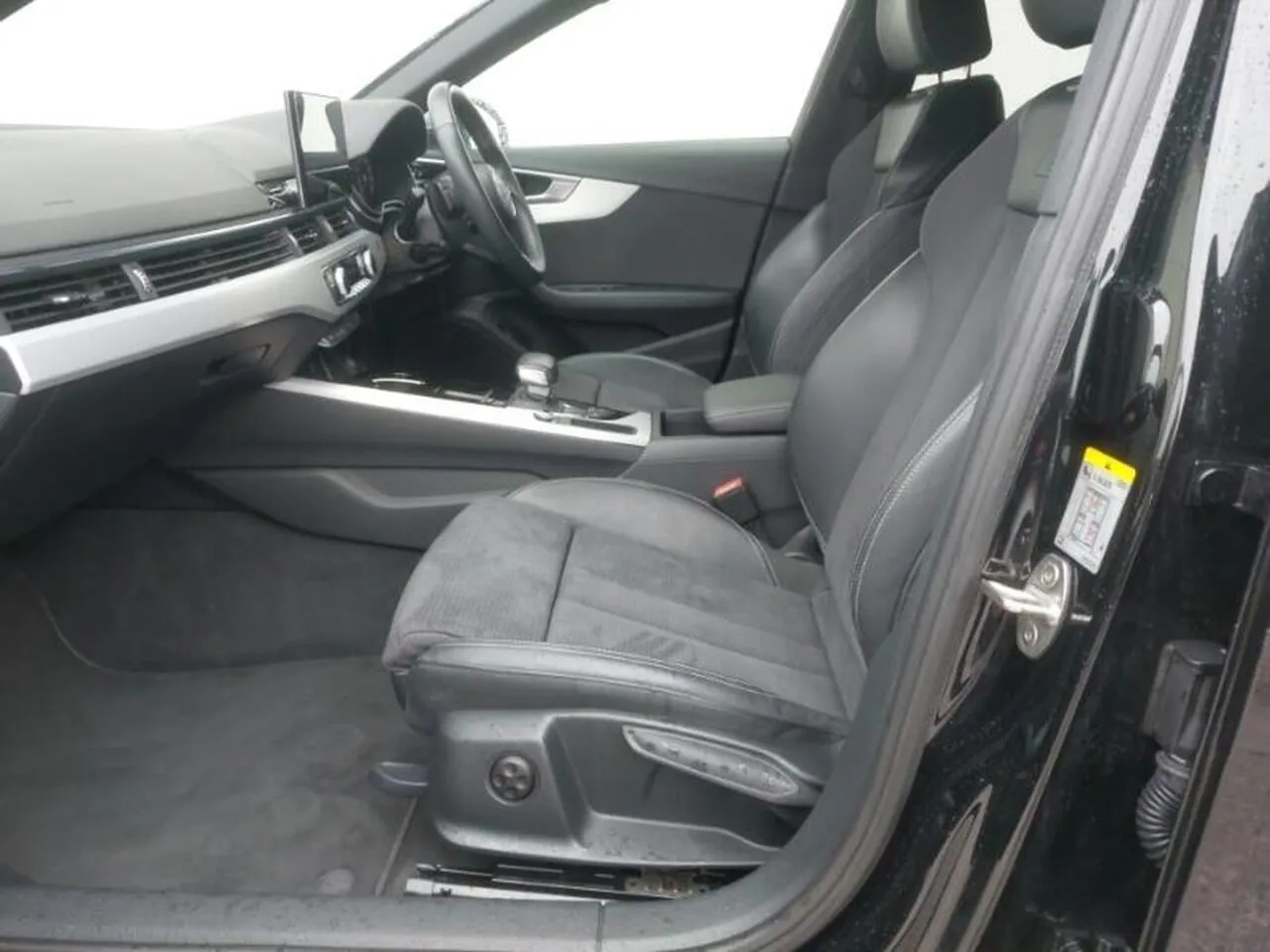 Audi A4 2023 photo 5
