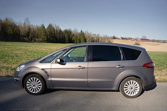 Ford S-Max 2014 photo 2