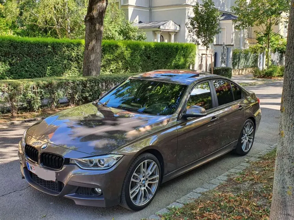 BMW 3 Series 2012 photo 2