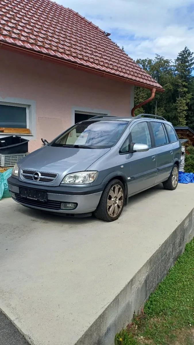 Opel Zafira 2004 photo 2