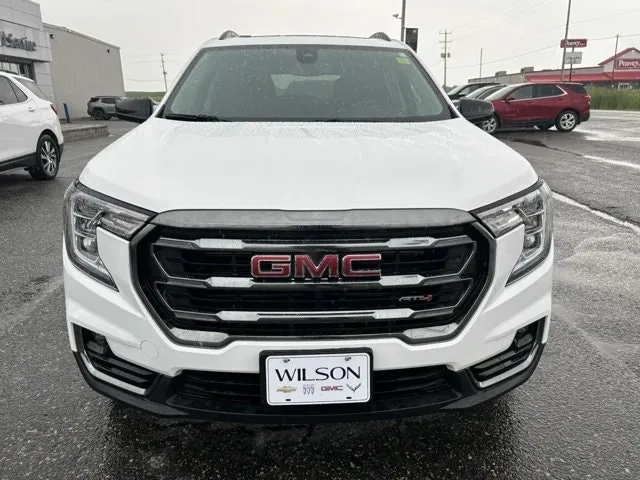 GMC Terrain 2024 photo 2