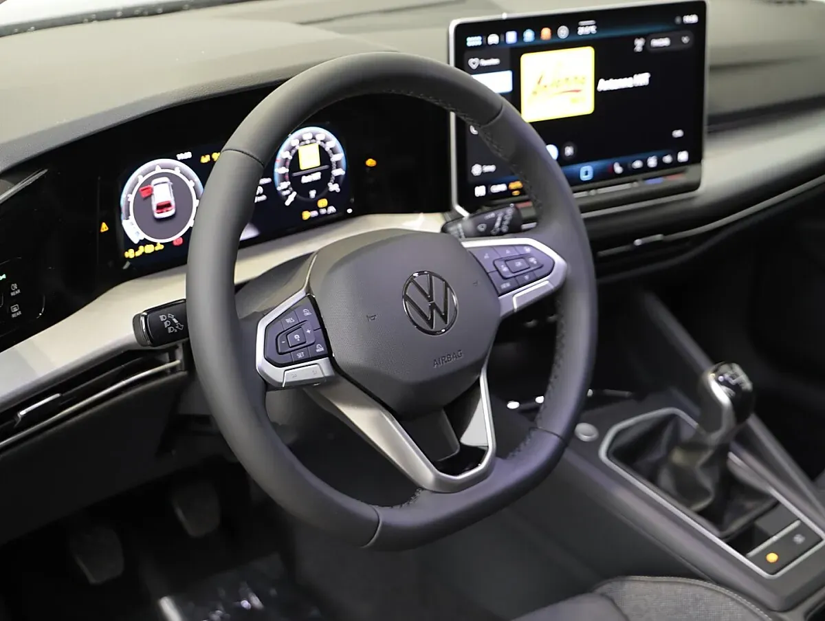 Volkswagen Golf 2026 photo 2
