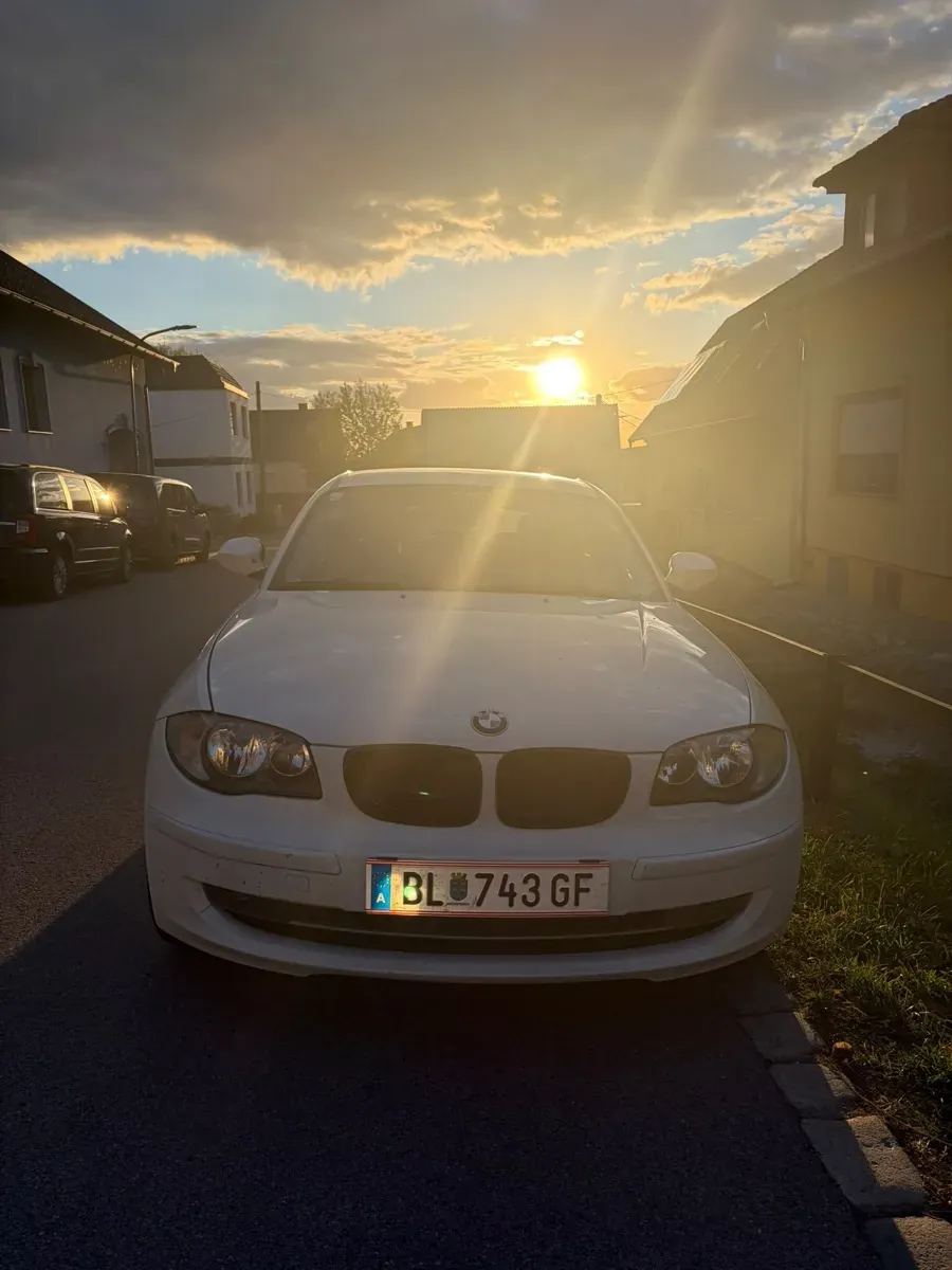 BMW 1 Series 2009 photo 3