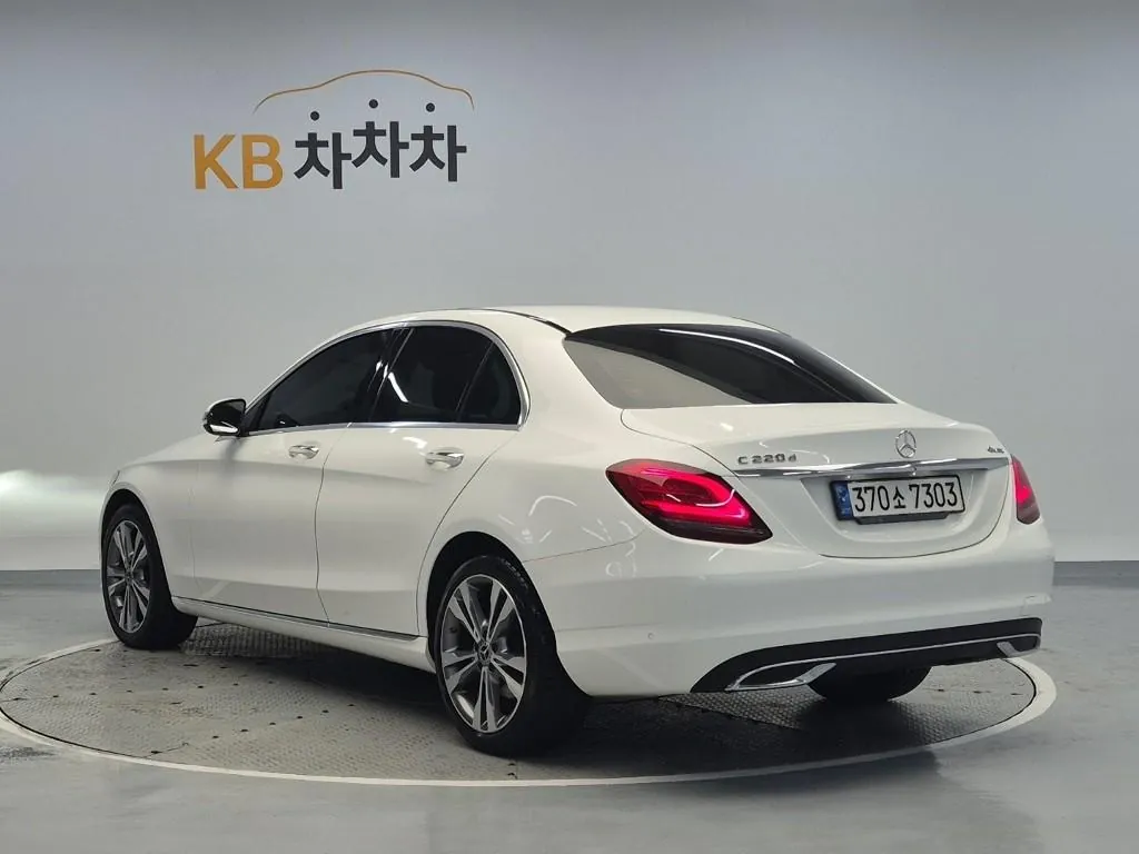Mercedes-Benz C-Class 2021 photo 2