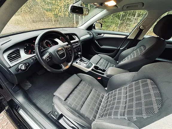 Audi A4 2011 photo 5