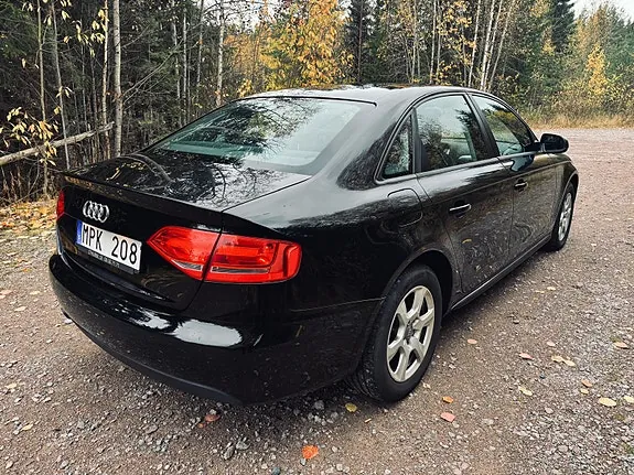 Audi A4 2011 photo 3