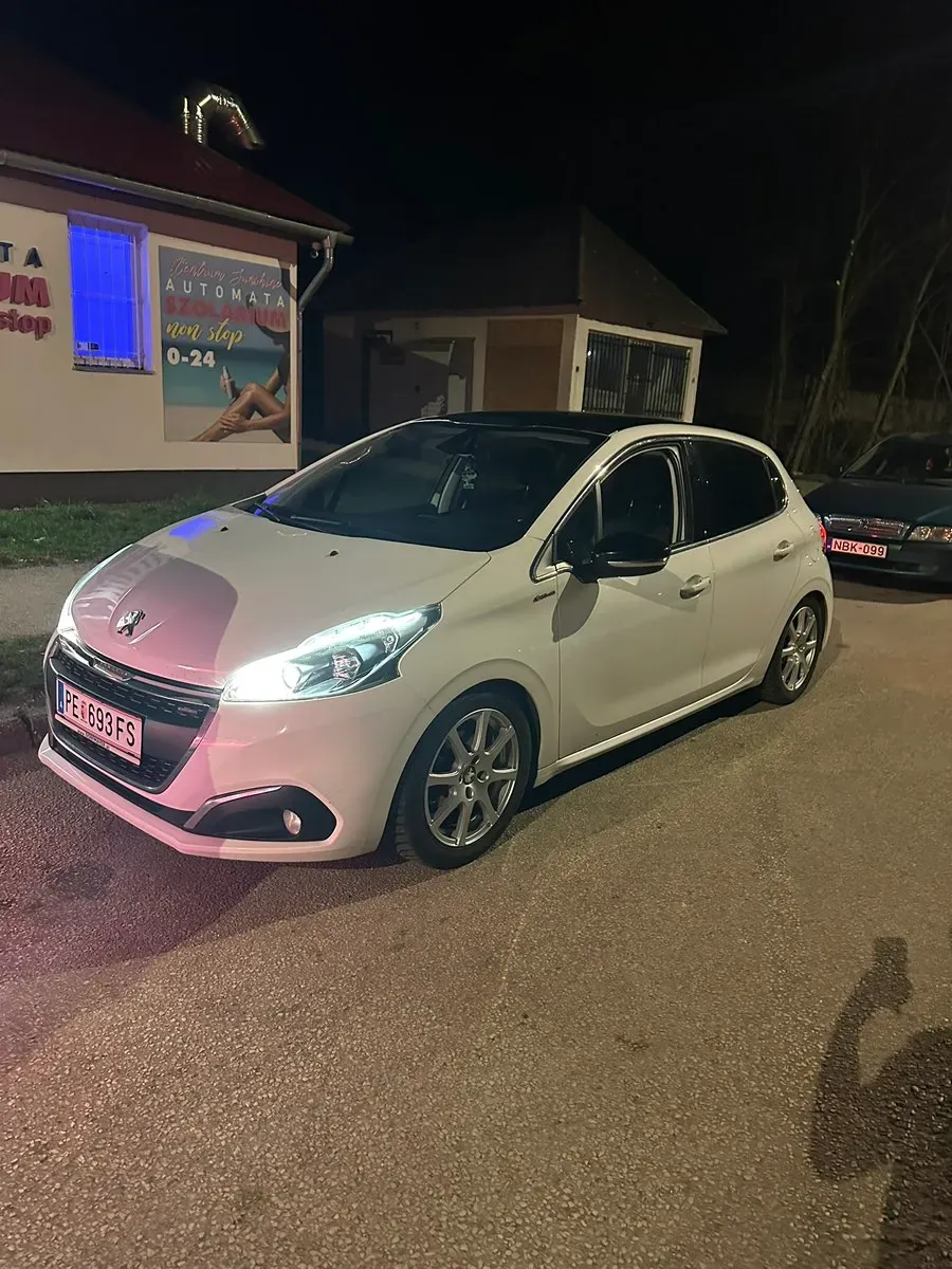 Peugeot 208