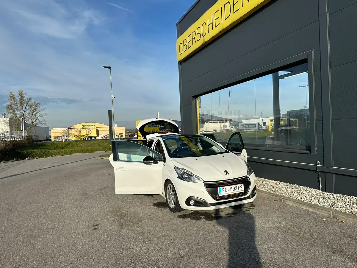 Peugeot 208 2015 photo 2