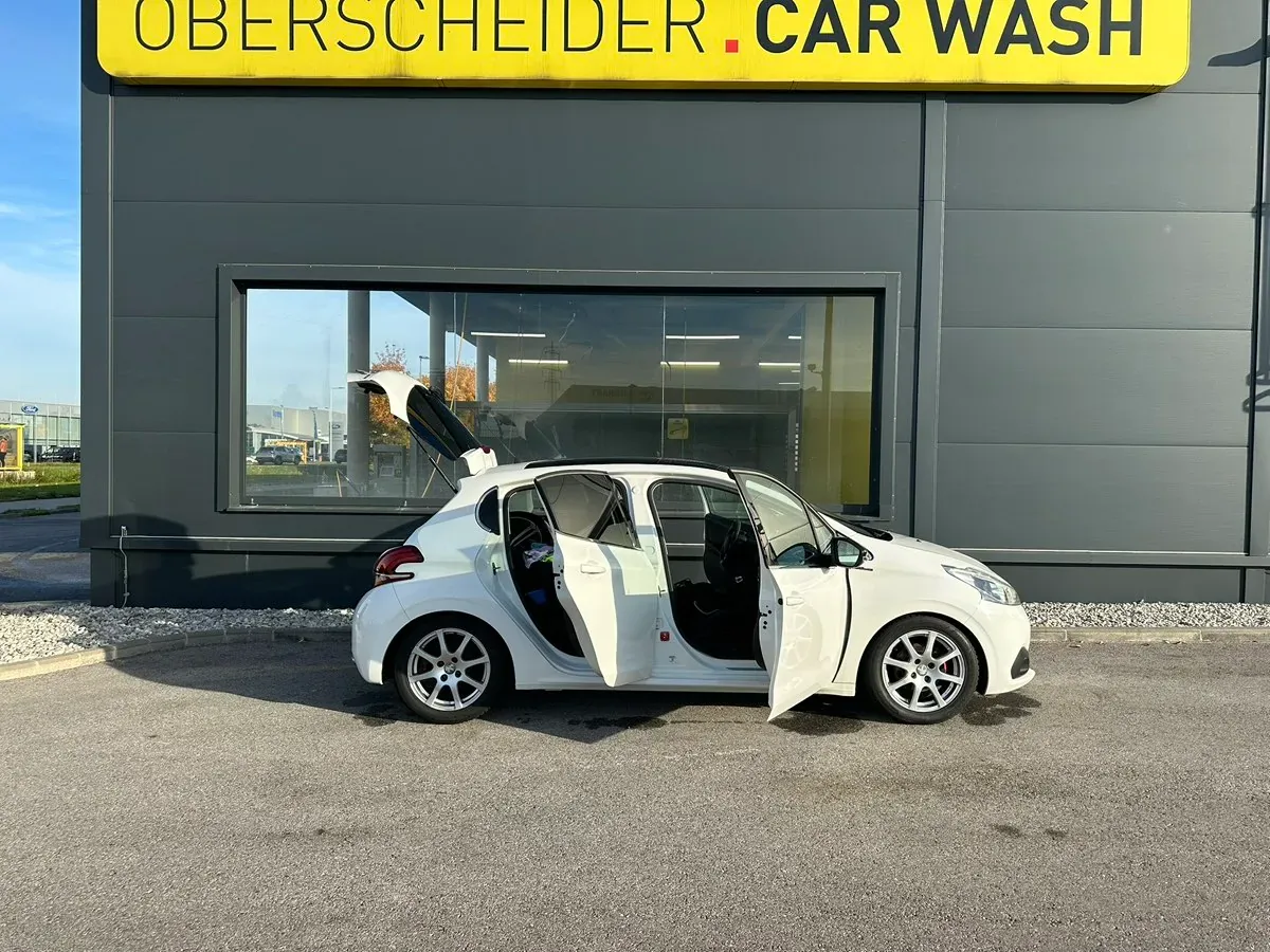 Peugeot 208 2015 photo 3
